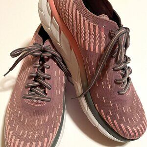 HOKA One One Women's Clifton 5 Knit Cameo/Pink Size 9.5 (B) Like New Condition